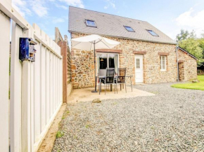 Holiday home with garden in Brainville